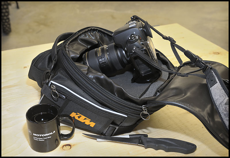 D2X in the camera tank bag