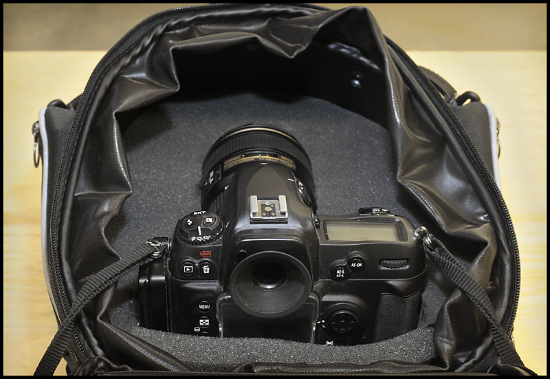 D2X in the camera tank bag