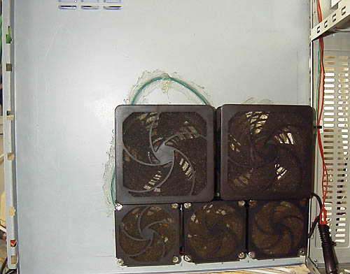 Internally mounted dust filters
