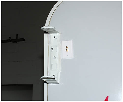 Mounted binding post